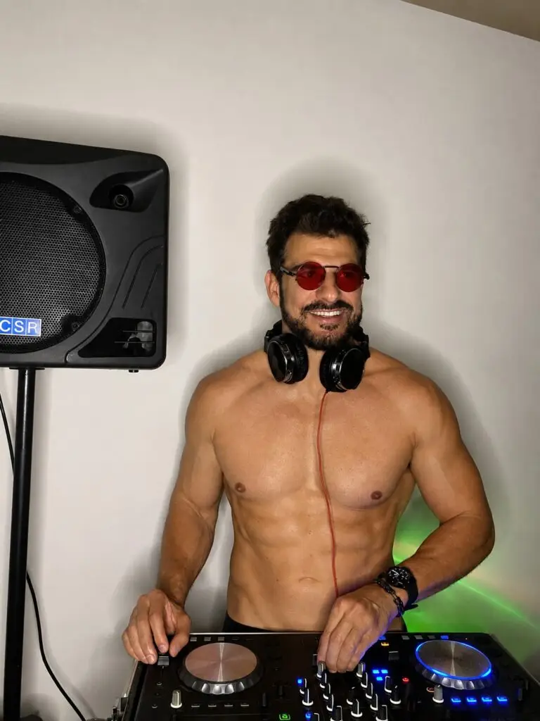 DJ tocando em festa de despedida de solteira no Rio de Janeiro